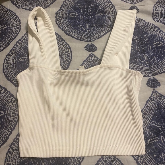 Tops - H&M Xs white crop top, never worn